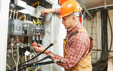 Service maintenance of engineering systems